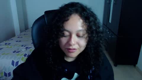 Snapshot of freud_x_louise1 chatting on 02-23-25, 07:11 Louise  online show from 02-23-25, 07:11