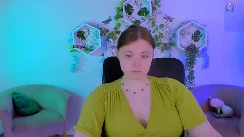 Snapshot of freya_cute_ chatting on 07-30-26, 06:51 your Freya online show from 07-30-26, 06:51