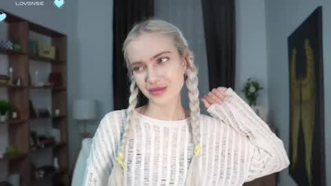 Freya online show from 03-19-26, 07:40