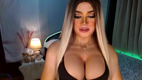 Snapshot of freya_lovestocum chatting on 10-17-25, 11:29 Miss Frea  online show from 10-17-25, 11:29