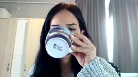 Freya online show from 11-11-25, 07:52