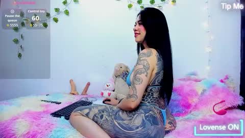 Freyja Rouse online show from 10-26-25, 01:22