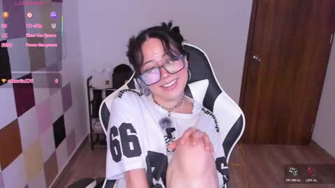 frida_lassi_ online show from 04-24-26, 09:39