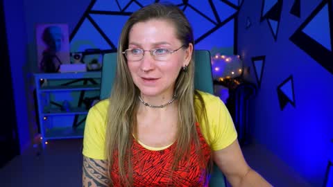 Snapshot of fridatander chatting on 12-17-24, 08:12 Frida Tander online show from 12-17-24, 08:12