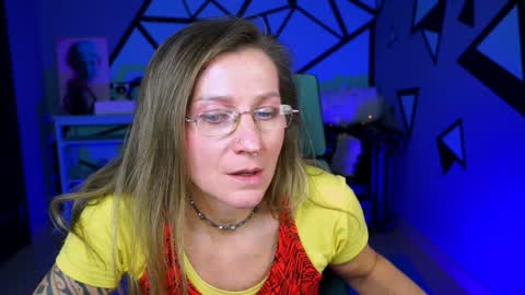Snapshot of fridatander chatting on 12-17-24, 11:17 Frida Tander online show from 12-17-24, 11:17