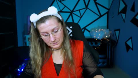 Snapshot of fridatander chatting on 12-26-24, 12:16 Frida Tander online show from 12-26-24, 12:16