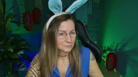 Snapshot of fridatander chatting on 12-31-24, 10:04 Frida Tander online show from 12-31-24, 10:04