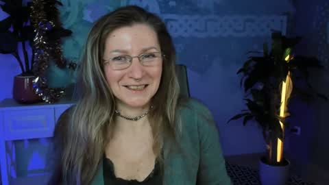 Snapshot of fridatander chatting on 01-15-25, 09:02 Frida Tander online show from 01-15-25, 09:02