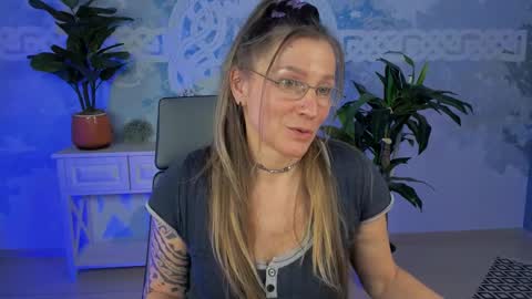 Snapshot of fridatander chatting on 02-22-25, 03:25 Frida Tander online show from 02-22-25, 03:25