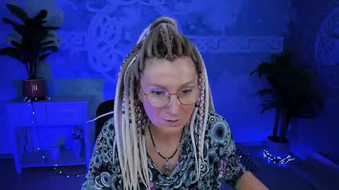 Frida Tander online show from 04-18-26, 05:22