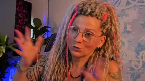 Snapshot of fridatander chatting on 05-25-26, 05:35 Frida Tander online show from 05-25-26, 05:35