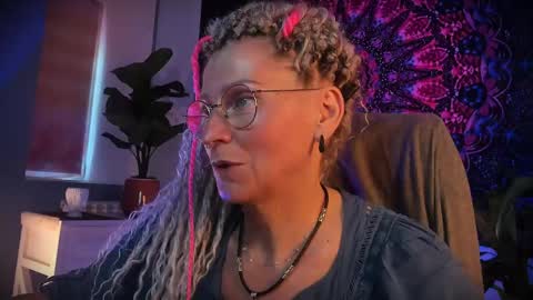 Snapshot of fridatander chatting on 05-30-26, 05:15 Frida Tander online show from 05-30-26, 05:15