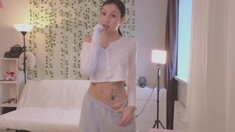 Snapshot of friend_foryou chatting on 12-10-24, 08:40 Lina online show from 12-10-24, 08:40