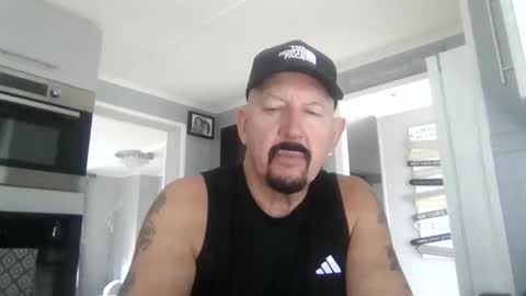 Snapshot of friskyneedsum chatting on 10-28-25, 01:36 bob online show from 10-28-25, 01:36