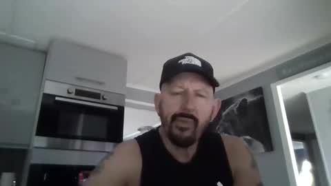 Snapshot of friskyneedsum chatting on 12-17-25, 09:37 bob online show from 12-17-25, 09:37