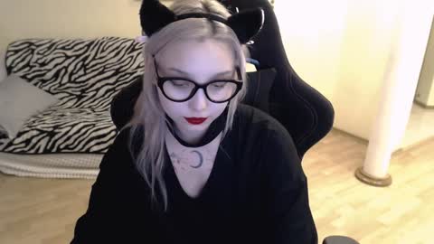 Snapshot of fromsun_forsoul chatting on 12-05-24, 10:23 Lilith online show from 12-05-24, 10:23