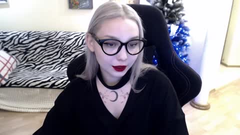 Snapshot of fromsun_forsoul chatting on 12-24-24, 06:22 Lilith online show from 12-24-24, 06:22