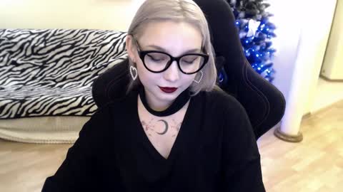 Snapshot of fromsun_forsoul chatting on 12-25-24, 05:58 Lilith online show from 12-25-24, 05:58