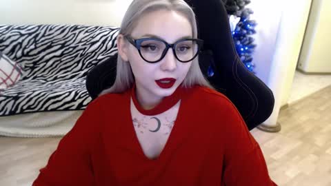 Snapshot of fromsun_forsoul chatting on 12-25-24, 10:28 Lilith online show from 12-25-24, 10:28