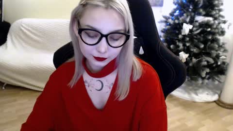 Snapshot of fromsun_forsoul chatting on 01-13-25, 05:12 Lilith online show from 01-13-25, 05:12