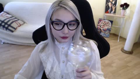 Snapshot of fromsun_forsoul chatting on 02-06-25, 06:29 Lilith online show from 02-06-25, 06:29