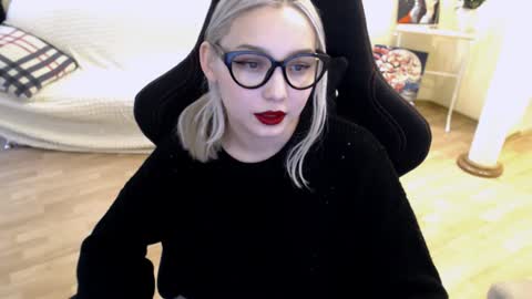 Snapshot of fromsun_forsoul chatting on 02-07-25, 10:19 Lilith online show from 02-07-25, 10:19