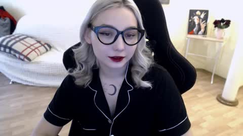 Snapshot of fromsun_forsoul chatting on 02-10-25, 06:53 Lilith online show from 02-10-25, 06:53