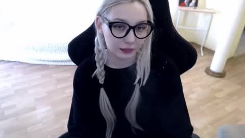 Snapshot of fromsun_forsoul chatting on 02-17-25, 09:46 Lilith online show from 02-17-25, 09:46