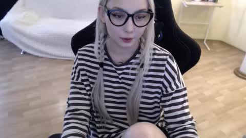 Snapshot of fromsun_forsoul chatting on 02-27-25, 07:12 Lilith online show from 02-27-25, 07:12