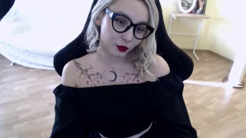 Snapshot of fromsun_forsoul chatting on 02-28-25, 11:36 Lilith online show from 02-28-25, 11:36