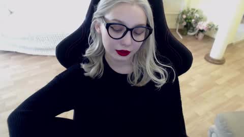 Snapshot of fromsun_forsoul chatting on 03-10-25, 11:53 Lilith online show from 03-10-25, 11:53