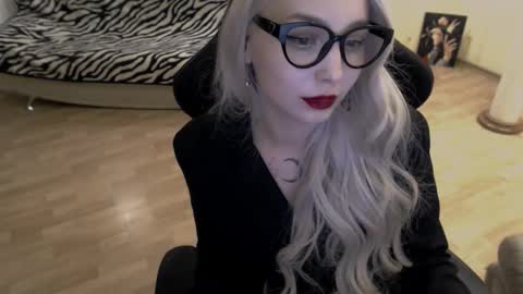 Snapshot of fromsun_forsoul chatting on 09-17-25, 11:39 Lilith online show from 09-17-25, 11:39