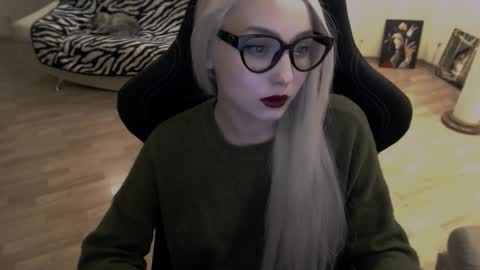 Snapshot of fromsun_forsoul chatting on 10-23-25, 05:44 Lilith online show from 10-23-25, 05:44