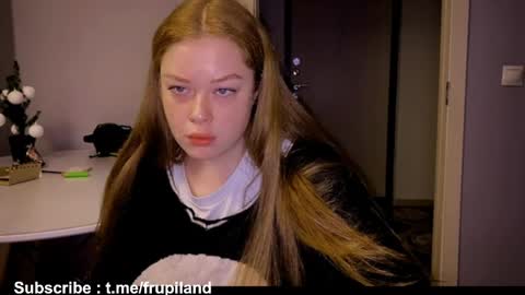 Snapshot of frupi_land chatting on 01-02-25, 01:19 OPEN PVTJulia and Wayne online show from 01-02-25, 01:19