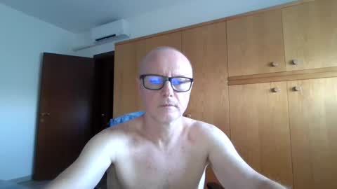 Snapshot of frustino75 chatting on 06-17-26, 04:41 Frustino online show from 06-17-26, 04:41
