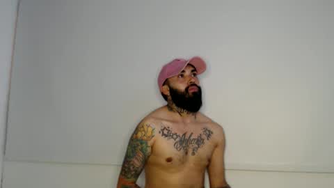 Snapshot of ftmen chatting on 05-27-26, 01:57 Jestevan online show from 05-27-26, 01:57