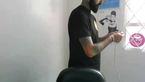 Snapshot of ftmen chatting on 06-22-26, 05:10 Jestevan online show from 06-22-26, 05:10
