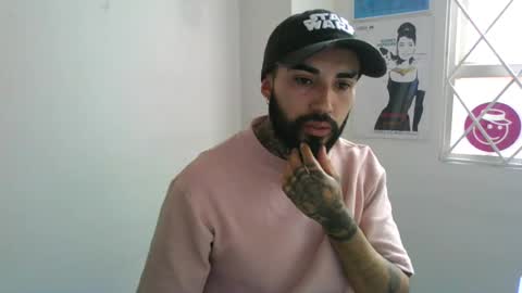 Snapshot of ftmen chatting on 06-23-26, 01:20 Jestevan online show from 06-23-26, 01:20