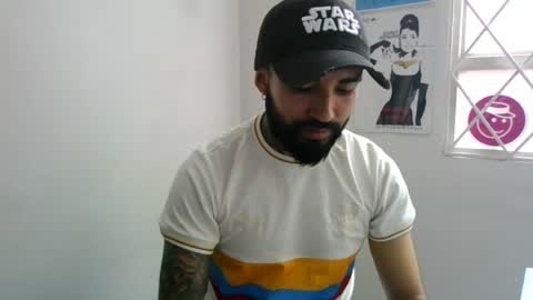 Snapshot of ftmen chatting on 06-25-26, 01:59 Jestevan online show from 06-25-26, 01:59