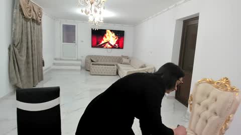 Snapshot of fuckable_one chatting on 01-18-25, 03:05 Angelique online show from 01-18-25, 03:05