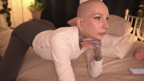 Eva         all my links   online show from 01-25-25, 11:13