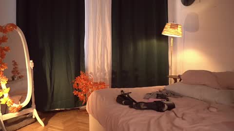 Eva         all my links   online show from 10-17-25, 02:08