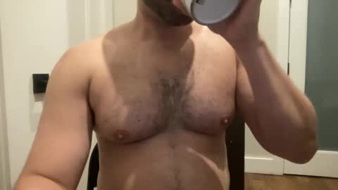 Snapshot of fuckyeahcoach chatting on 01-15-25, 10:38 Muscle Bear Jock in Training online show from 01-15-25, 10:38