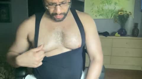 Snapshot of fuckyeahcoach chatting on 04-07-26, 01:06 Muscle Bear Jock in Training online show from 04-07-26, 01:06