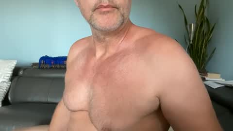 Snapshot of fuertecock chatting on 06-17-26, 11:49 Gregorio online show from 06-17-26, 11:49