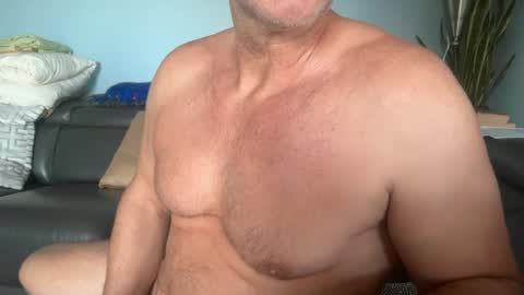 Snapshot of fuertecock chatting on 08-01-26, 02:33 Gregorio online show from 08-01-26, 02:33