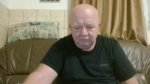 Snapshot of fullballs6 chatting on 10-20-25, 02:34 fullballs6 online show from 10-20-25, 02:34