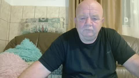 Snapshot of fullballs6 chatting on 10-24-25, 02:41 fullballs6 online show from 10-24-25, 02:41