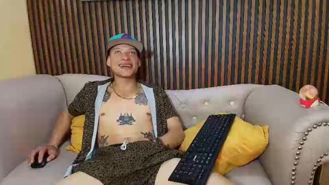 Snapshot of fuller444 chatting on 11-06-25, 04:46 FULLER online show from 11-06-25, 04:46