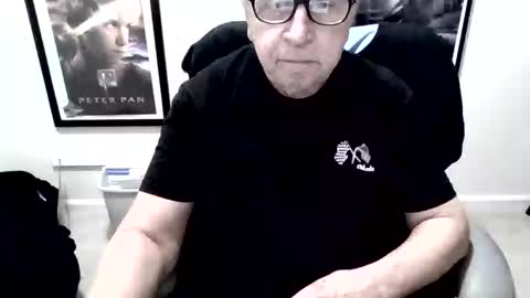 Snapshot of funclemike chatting on 12-19-25, 08:38 funclemike online show from 12-19-25, 08:38